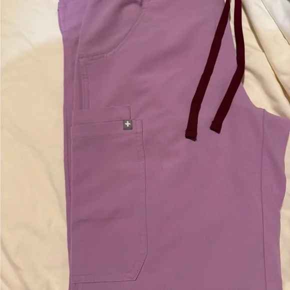 Figs Pink Scrub Set - Picture 2 of 6